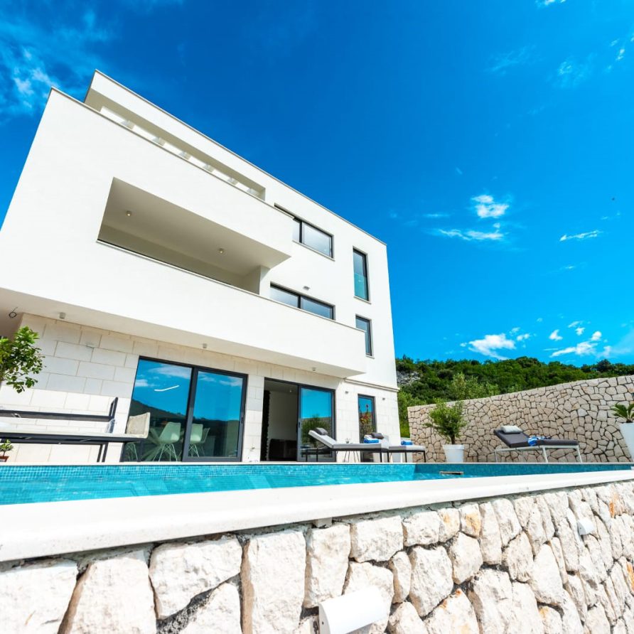 Villa White Lady