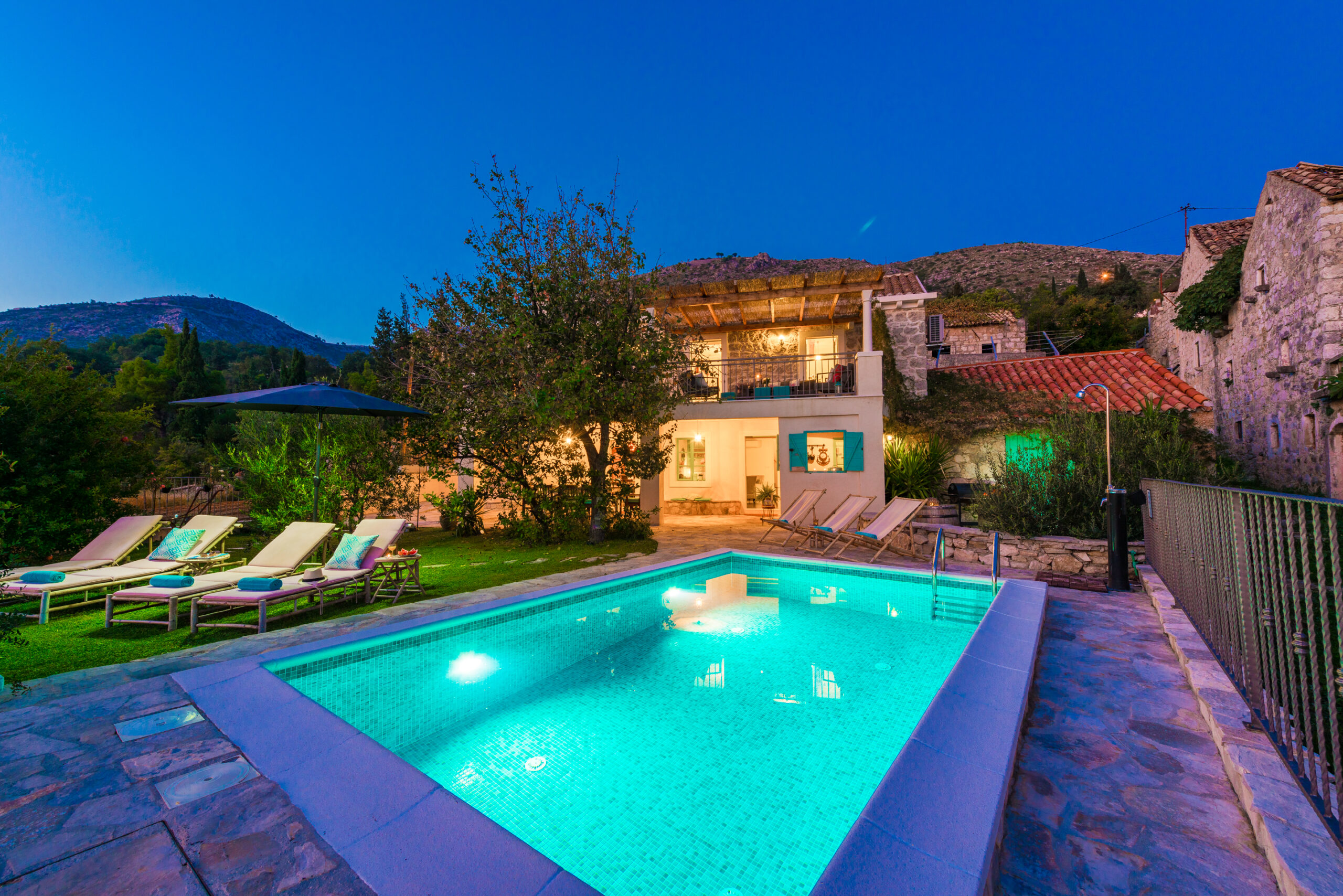 Villa Rustic Stone